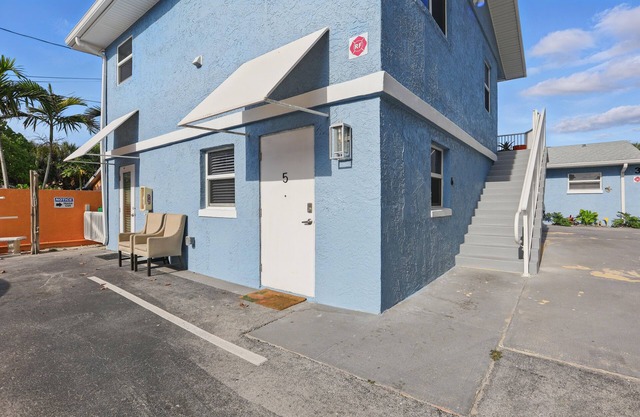 1Bed/1Bath, Downstairs, Steps to the Ocean, Perfect for Couples!
