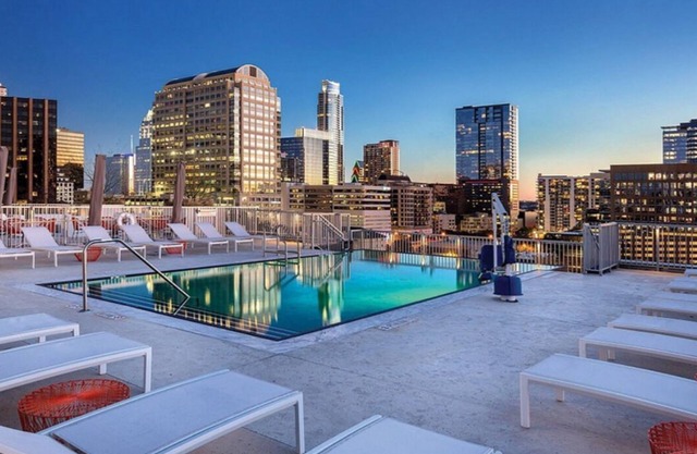 1Bed/1Bath - Gorgeous Downtown Austin Resort!