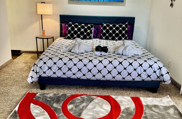 1Bedroom Studio NRG MDA Med UH Zoo DT Galleria KgBD Pool WiFi 4KTV