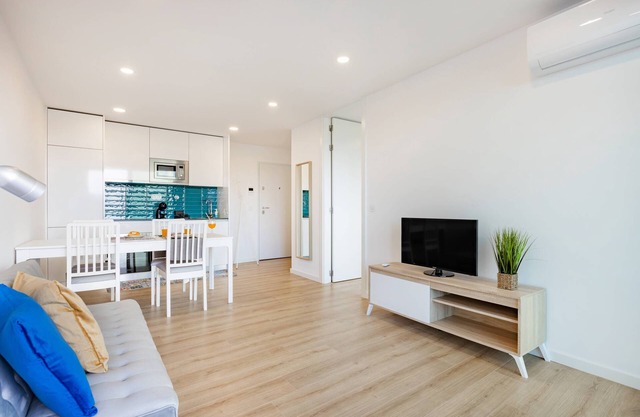 1BR Espinho Sunny Vibes with Pool