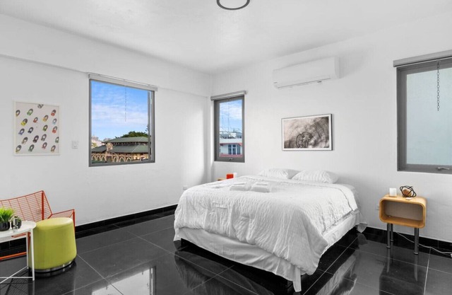 1BR King Bed w/La Placita View