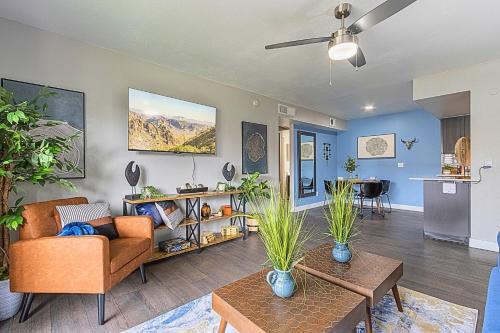 1BR Stone Creek - Walkable Stay with Pool, Family-Friendly - C257