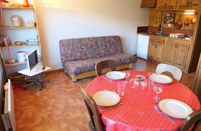 1st floor, view mountain, balcony, parking, tv, 28m², Saint Gervais