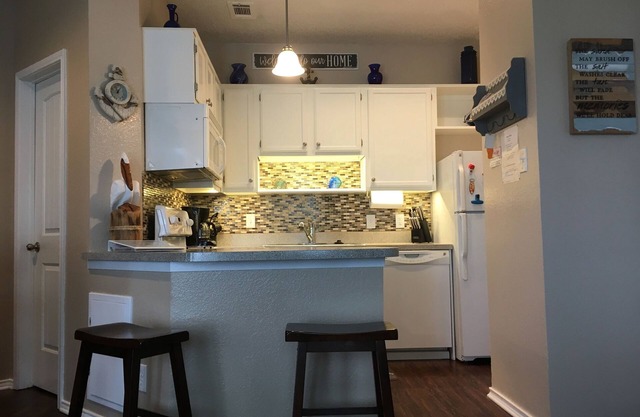 1st Floor 1 BDR-1 Bath/Just steps to the Beach!