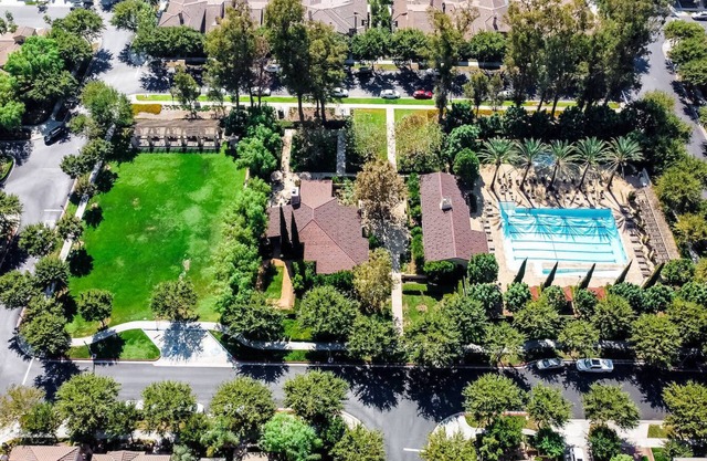 1st Floor BDR｜Communal Pool｜Backyard With Furniture #40818