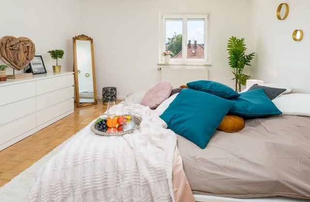 1st floor middle Nice 68m² 2-room city apartment