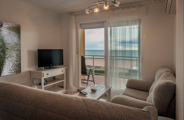 1st line with terrace and sea views (solmar)