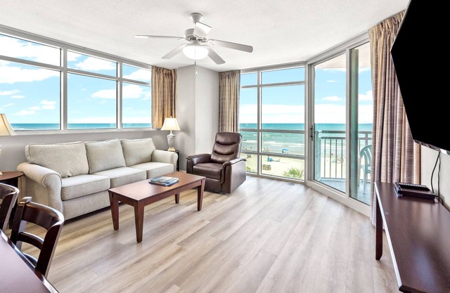 1st Rate Views & Amenities - Ritzy Oceanfront Family Resort w/pools, pier restaurant/bar in Ocean Dr