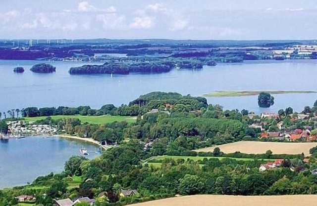 2 - 10 pers. - comfortable 140 m² holiday home directly in the health resort Bosau