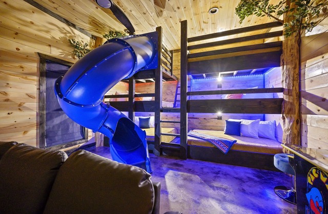 2 Adjacent Cabins Sleeps 28 w/Playsets+Bunks+Slide