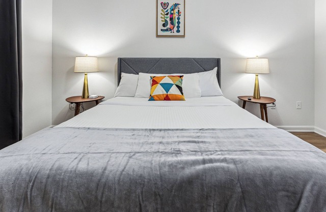 2 BD Luxe Oasis, Near The Star and Shops
