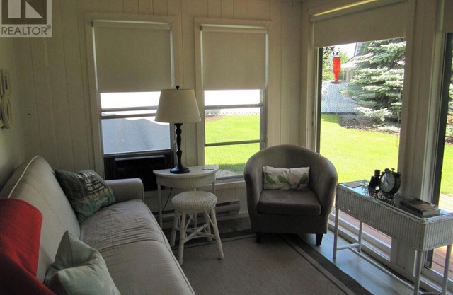 2-Bdm Beach House on Jackfish Lake Meota Regional Park Saskatchewan
