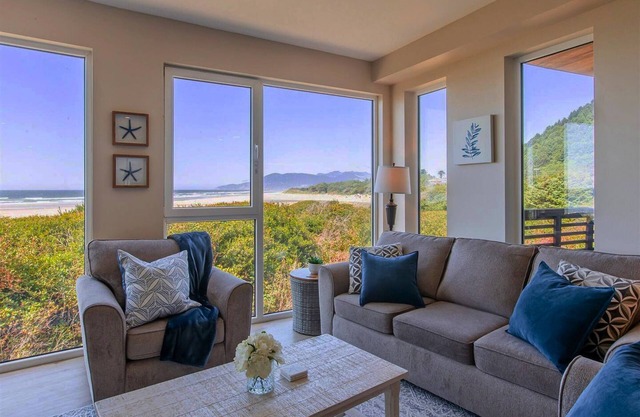 2 BDR | Beachfront | Private Balcony | Ocean Views