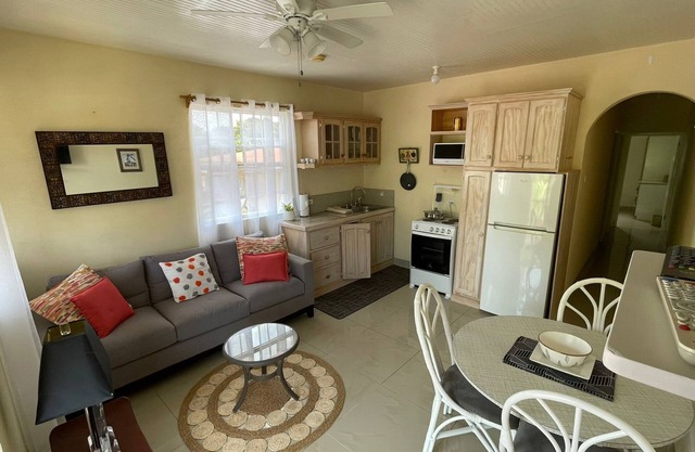 2 Bed Apartment close to Dover Beach