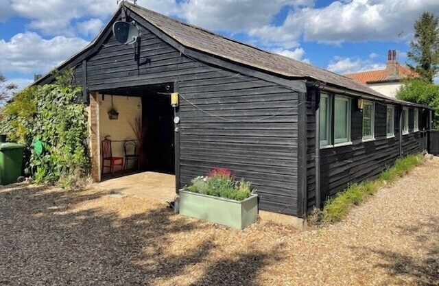 2 Bed Barn - Sleeps 4 - Pets - Parking - Wifi