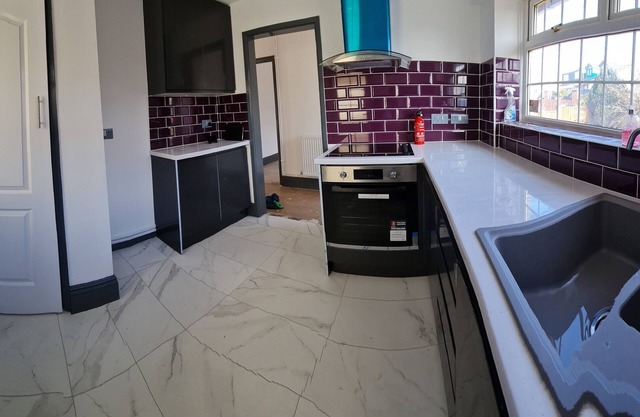 2 Bed bungalow in Bristol