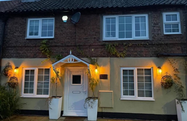 2 Bed 'Cosy Cottage' Central Bawtry High End Decor