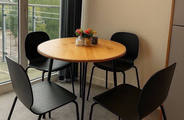 2 Bed Cozy Apartment in Central Birmingham with Balcony view