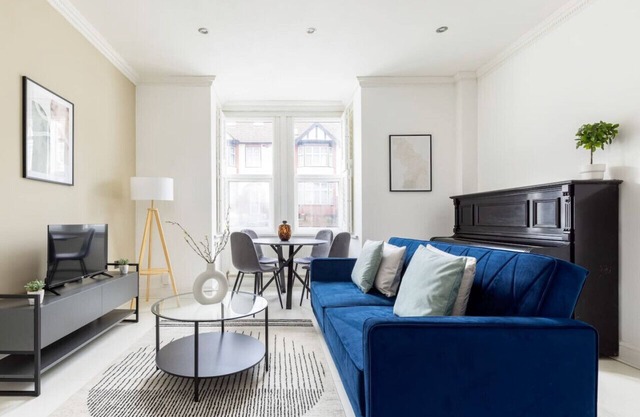 2 Bed Flat near Walthamstow Market