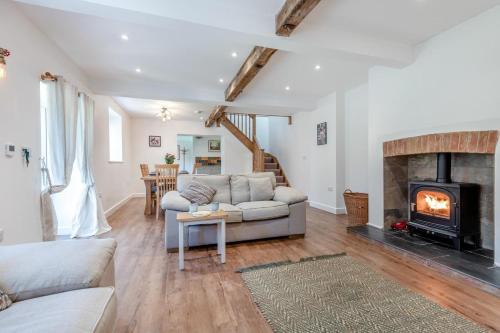 2 Bed in Blandford St. Mary oc-s33308