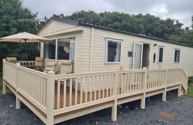 2 Bed Lodge - Sleeps 6 - Parking - Pets - Wifi