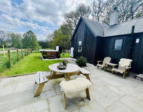 2 bed lodge with private hot tub in Aviemore