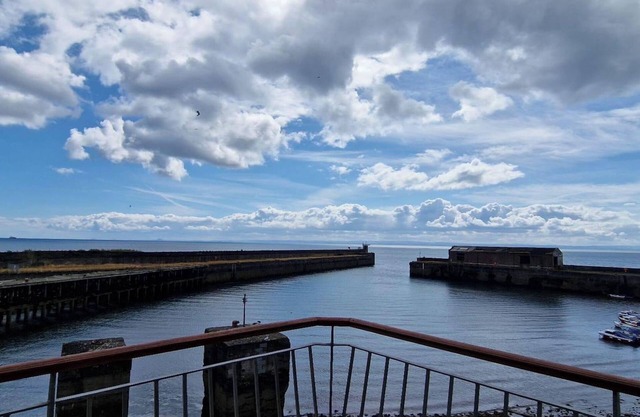 2 Bed-Sleeps 5-Parking-Sea View