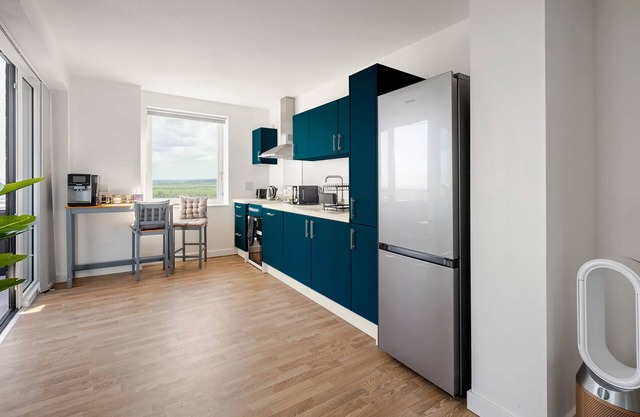 2-Bed w/City Views | Near Landmarks, Shops & Tube