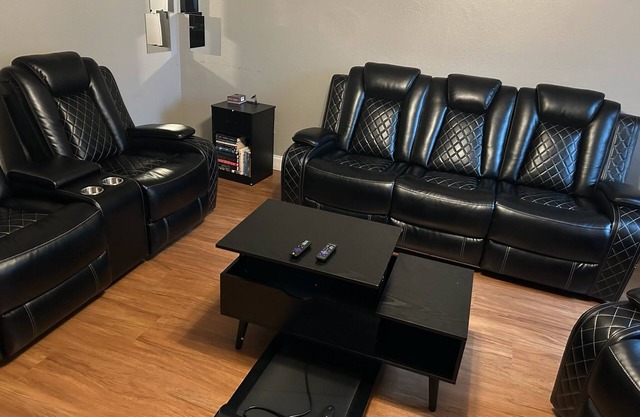 2 bedroom 1 bath Condonn