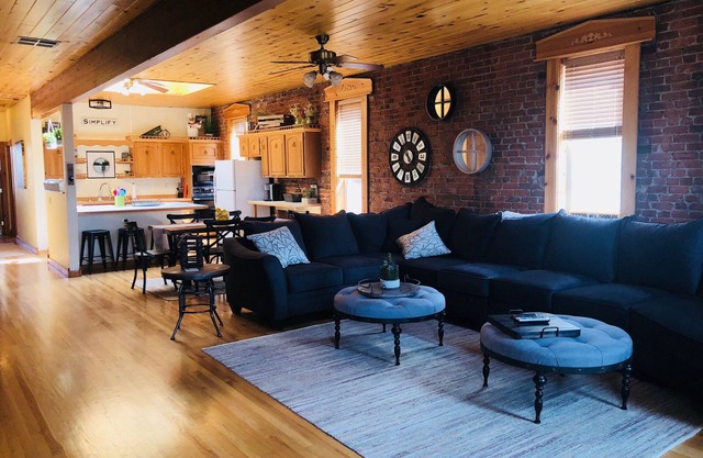 2 Bedroom, 1 Bath Townhouse in Historic Downtown Florence!