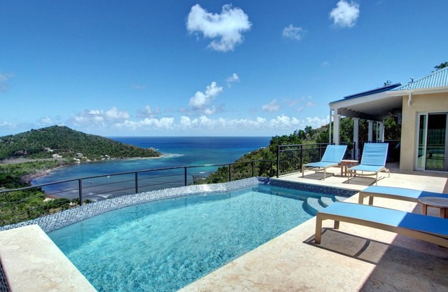 2 bedroom 2 bath, fully ACed, pool w spa, generator Great views of the Caribbean