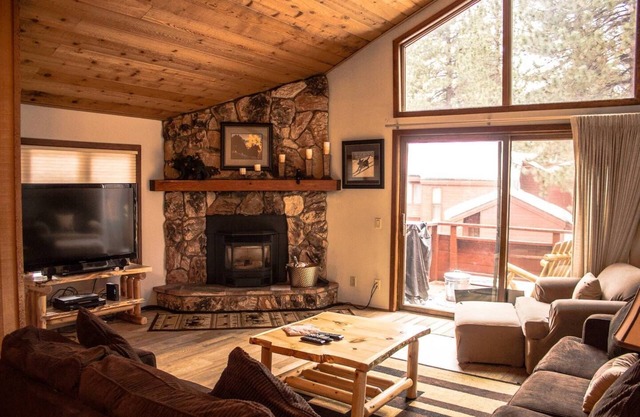 2 Bedroom 2 bath end unit pet friendly condo in the