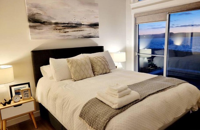 2 Bedroom 2 Bathroom Oceanfront Oasis