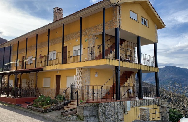 2 bedroom apartment for 4 people