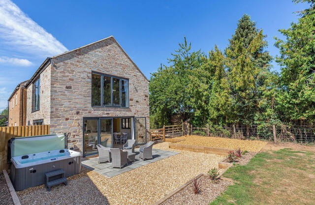 2 bedroom accommodation in Creech St Michael