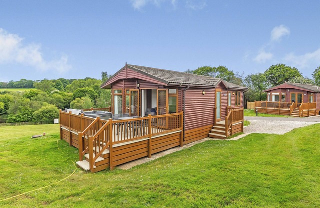 2 bedroom accommodation in Nr St Austell