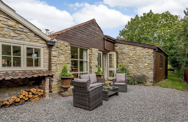 2 bedroom accommodation in Meare, near Glastonbury