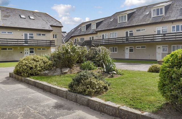 2 bedroom accommodation in Perranporth