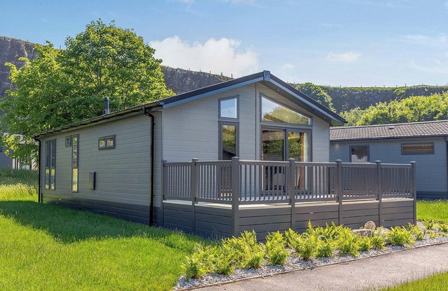 2 bedroom accommodation in Ashbourne
