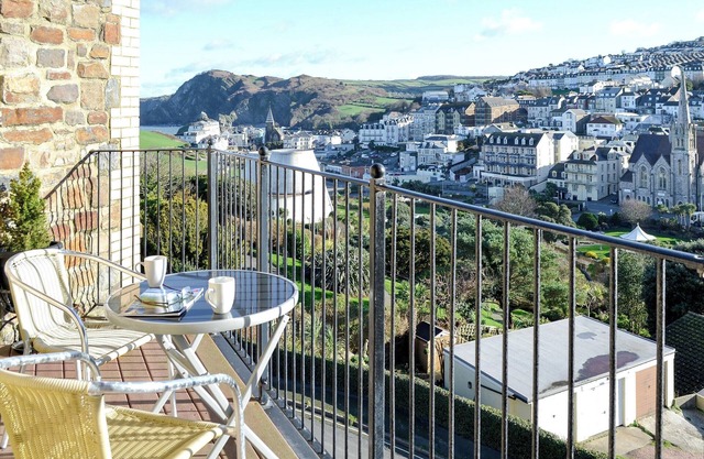 2 bedroom accommodation in Ilfracombe
