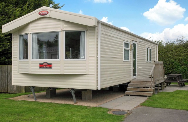 2 bedroom accommodation in Cowden, Nr Hornsea