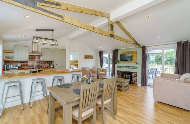 2 bedroom accommodation in Tetchill