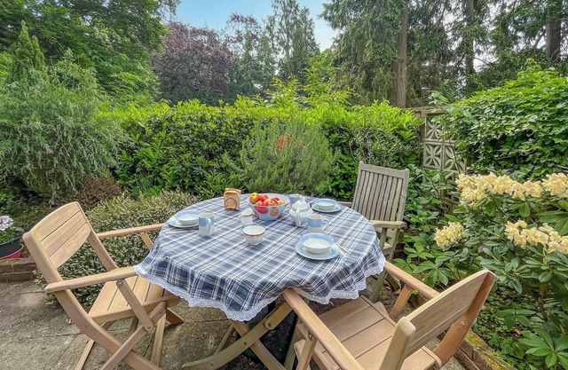 2 bedroom accommodation in Dorking