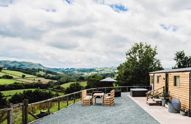 2 bedroom accommodation in Mochdre, near Newtown