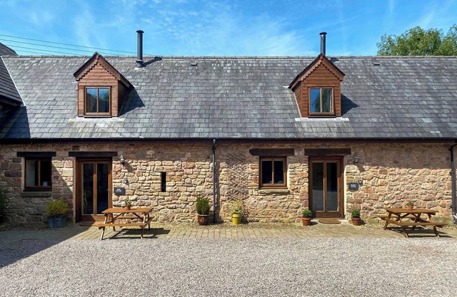 2 bedroom accommodation in Newland, near Coleford