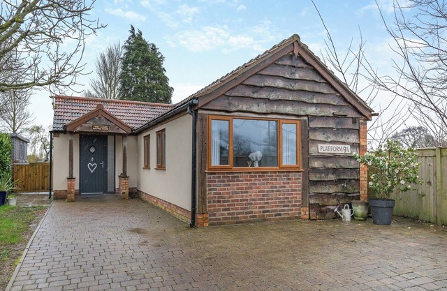 2 bedroom accommodation in Creech St. Michael, Taunton