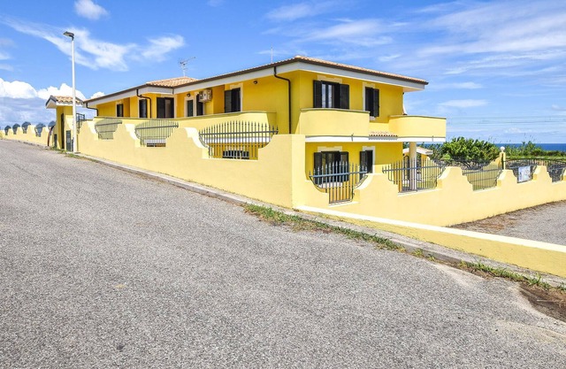 2 bedroom accommodation in BRIATICO