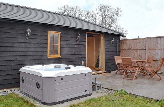 2 bedroom accommodation in Alkham, near Dover