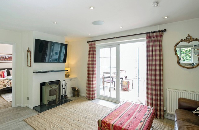 2 bedroom accommodation in Guildford