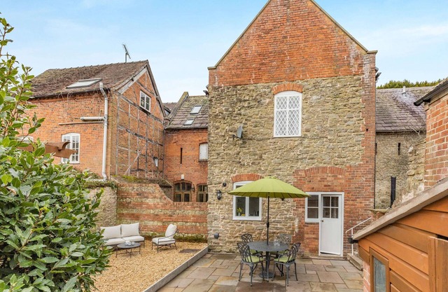 2 bedroom accommodation in Ludlow